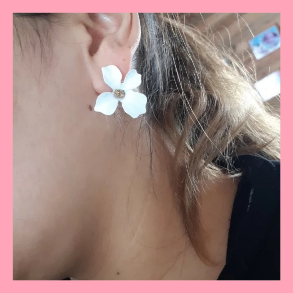 Blossom White  Earrings - Picture 4 of 8